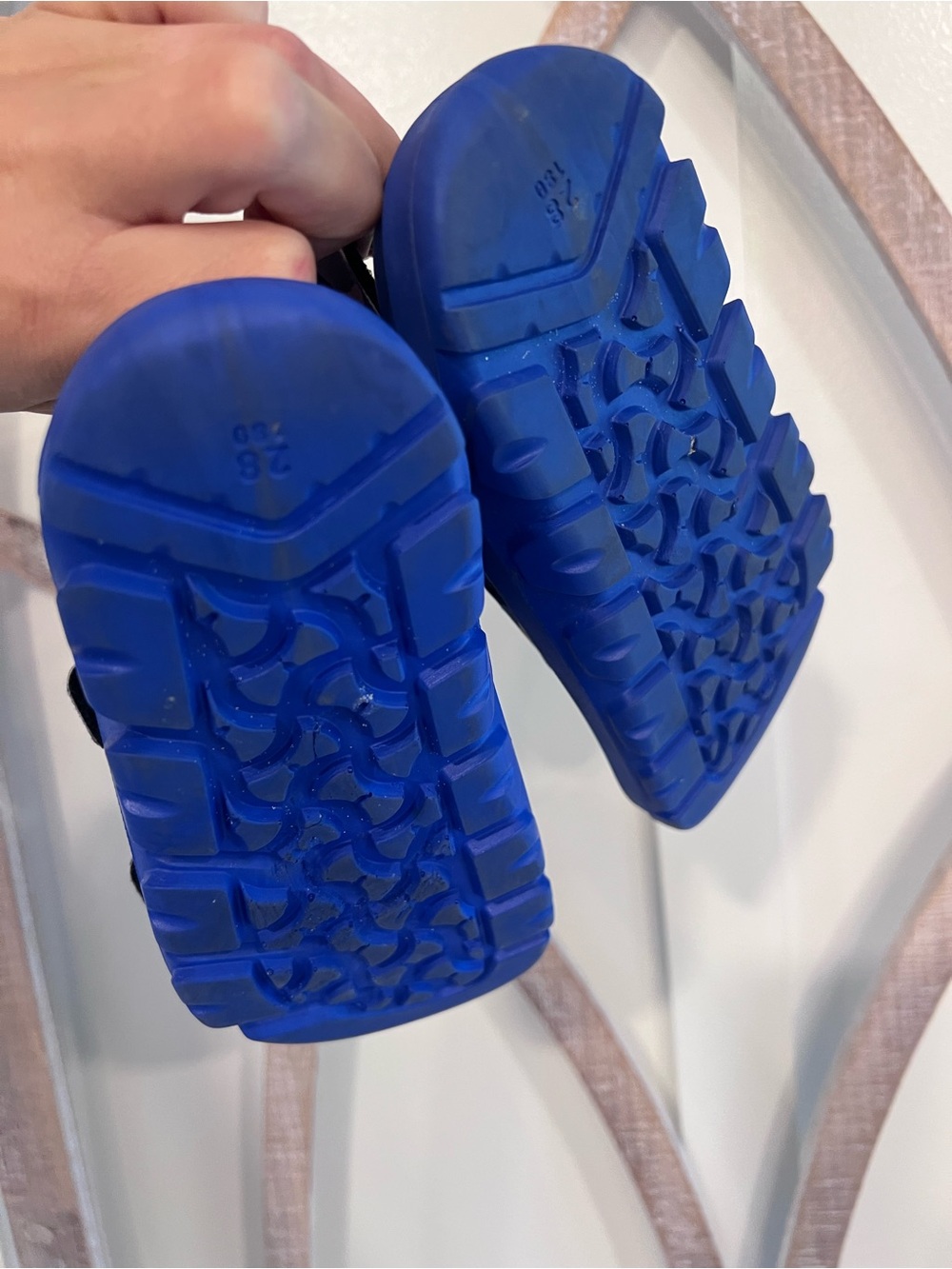 EUC BIRKENSTOCK MOGAMI
Kids' Ultra Blue Camo Sandals size 11 Boys - Picture 4 of 4